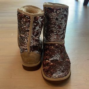 Sequin UGG boots that change color.